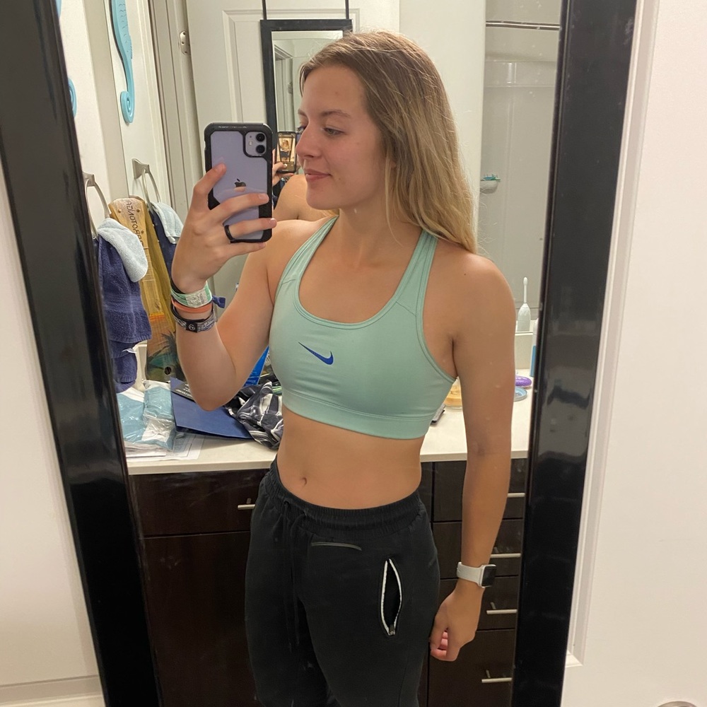 [SOLD] Nike Dri-Fit Mint Green Sports Bra - Picture 2 of 6